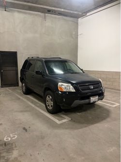 Honda pilot black suv