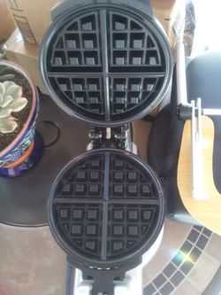 Waffle and pancake maker