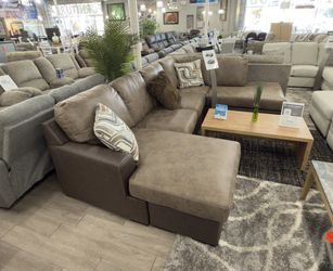 Brown Sectional 😍