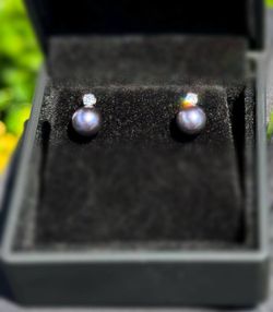 10k white gold Tahitian pearl natural diamonds 1.06CTW stud earrings