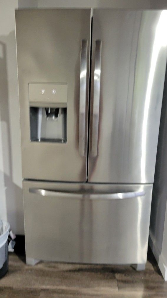 Frigidaire Refrigerator 