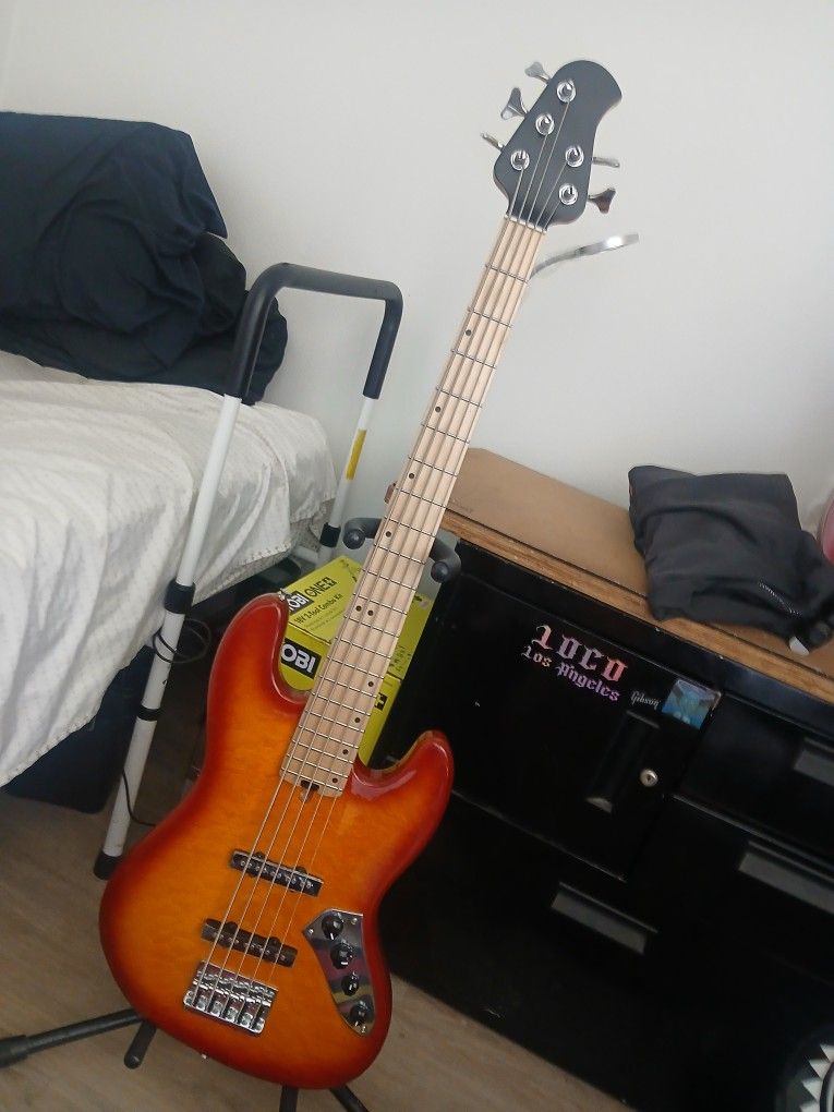 Jazz Bass 5 String ACTIVE bass.. WILL TRADE FOR CHIBSON LES PAUL...$225