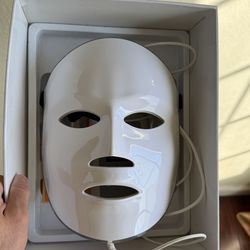 White LED Light Therapy Mask Adjustable Plastic Face Powered by Adapter