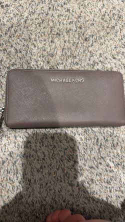 Michael Kors Zip-Around Continental Wallet