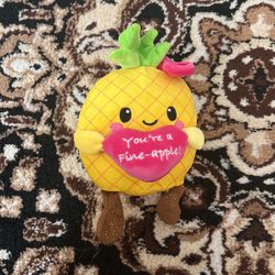 Pineapple Heart Says “you’re A Fine-Apple”