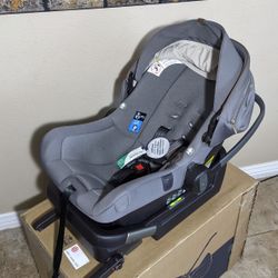 Nuna Pipa Lite LX Car seat and Base Color Grey 