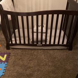 Baby Crib With Mattress 