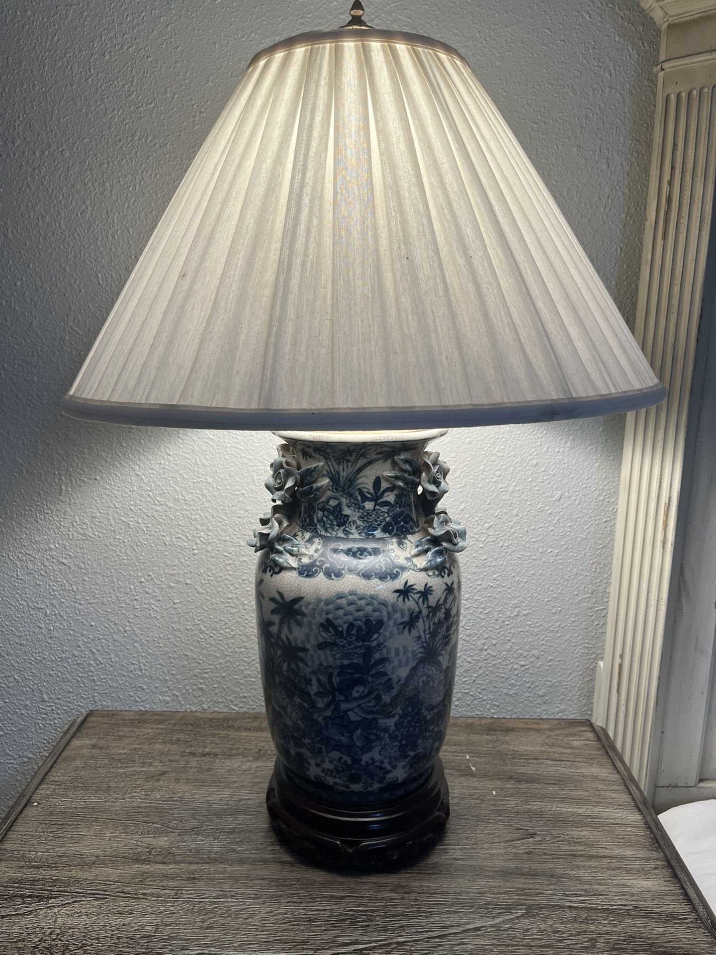 Elegant Blue & White Porcelain Vase Lamp with Floral & Cherub Design