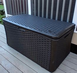 Outdoor resin storage box