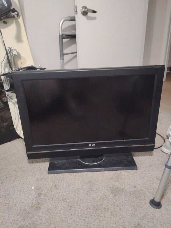 32 In LG TV With Roku Box 