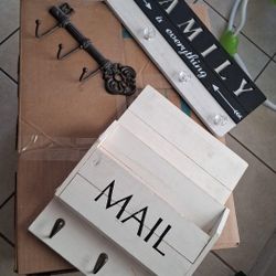 Home Decor/ Hook And Signs 