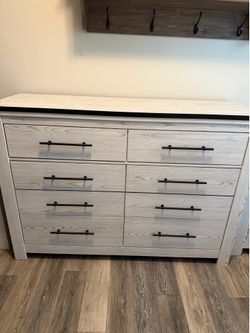 Dresser with 2 nightstands