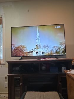 50-in Samsung TV 2 years old like brand new remote control $100 works absolutely perfectly