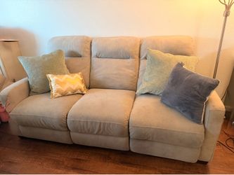 Reclining powered sofa