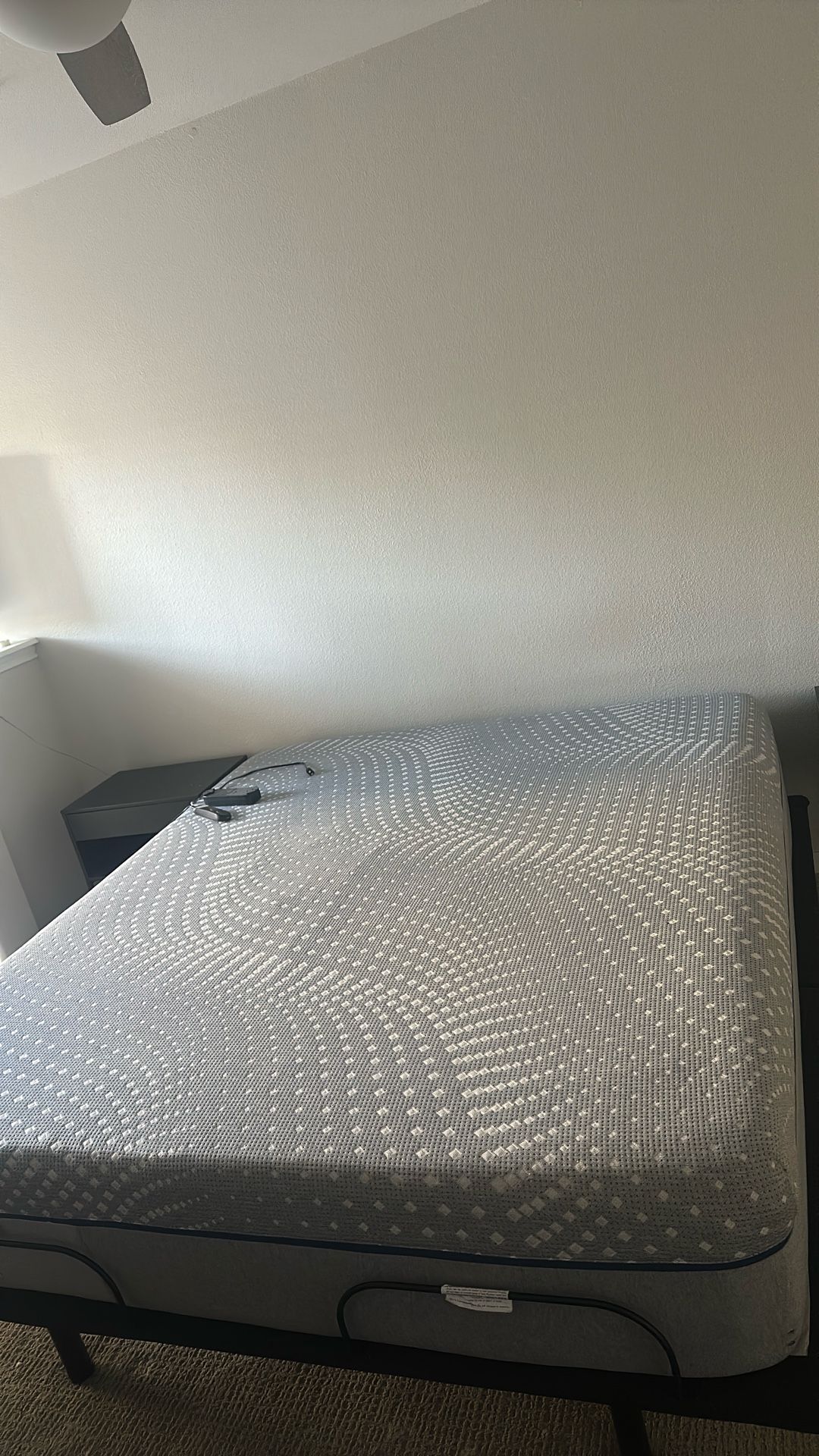 King Bed w/ Adjustable Electric Base + Sealy Mattress