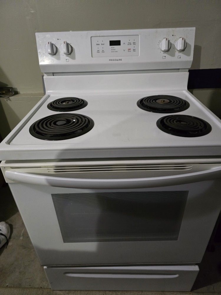 Selling Frigidaire Stove, Lightly Used, Works Great