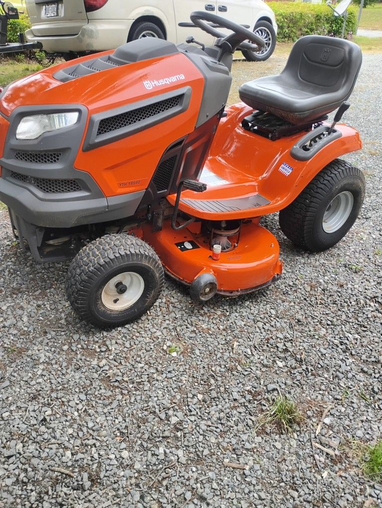 2017 husqvarna yth18542 riding lawn mower