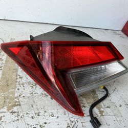 Hyundai Elantra Left Tail Light Oem