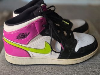 Air Jordan 1 SE Mid Cyber Active Fuchsia Shoes - Women's Size 8.5 - Size 7 Youth
