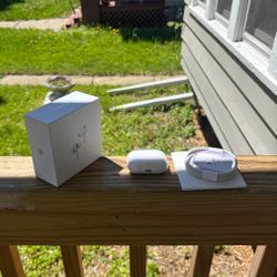 AIR POD G2 (PRICE NEGOTIABLE)