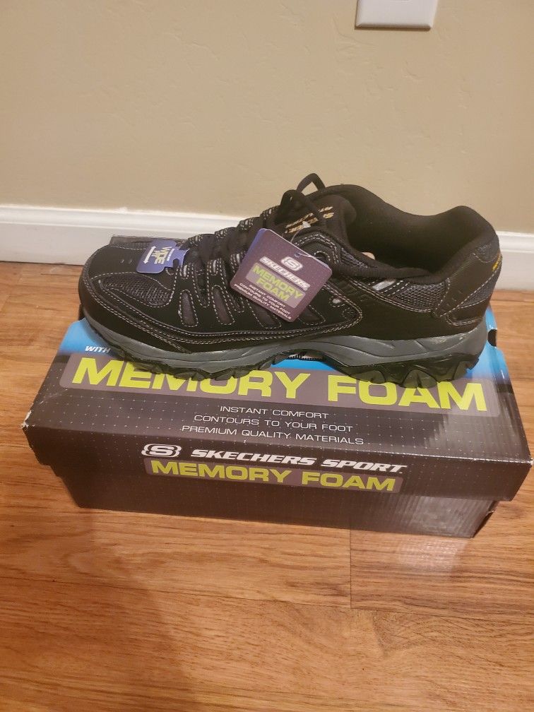 Brand New Still In Box 📦 Super Nice Men's Sketchers Sport Tennis Shoes Memory Foam Size 11 1/2