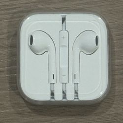 New Apple Wired EarPods 3.5 mm Headphone  Jack Earbuds