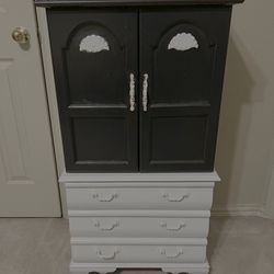 Quality Jewelry Cabinet 