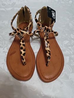 GBG Leopard Print T-Strap Flat Sandals