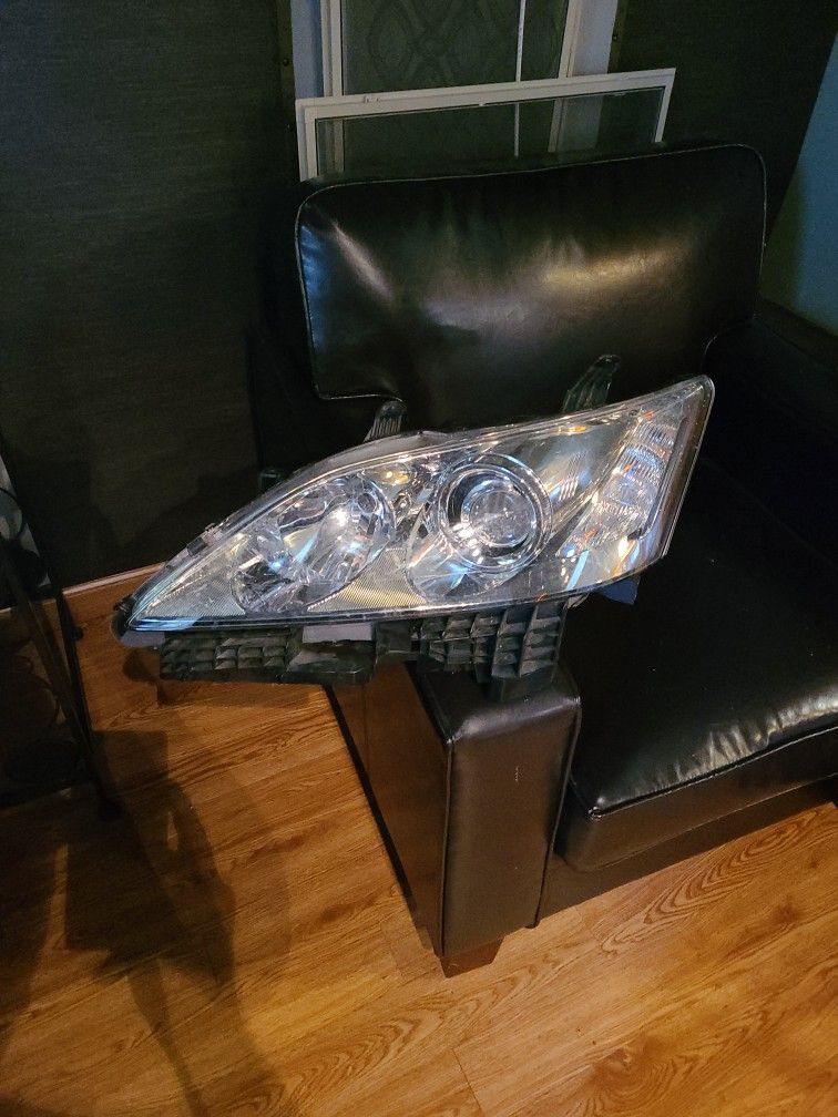 2005 Toyota Camry Headlight