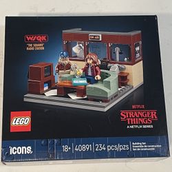 New|LEGO Icons Stranger Things: WSQK "The Squawk" Radio Station