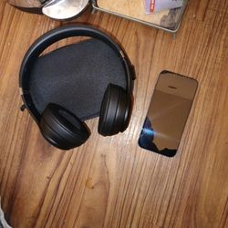 iPhone 14 And Beats By Dre Solo 4 Head Phones