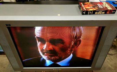 27" CRT TV VCR/DVD Combo Tau Flat retro gaming color television model 2003