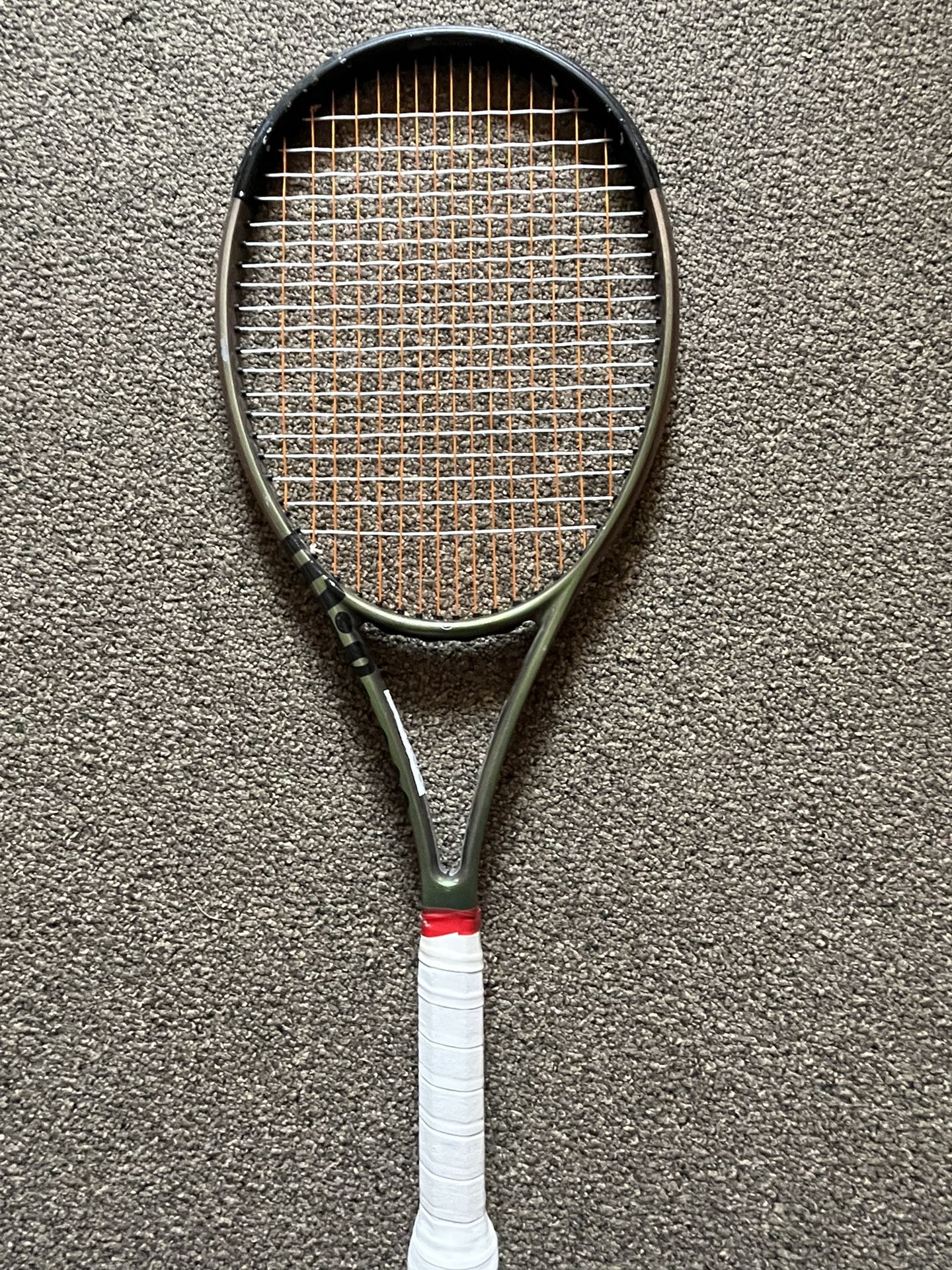 Wilson Blade V8 98 Tennis Racket 