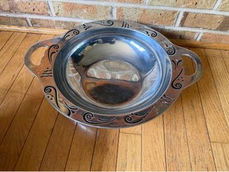18”x15” Lenox Spyro polished metal serving bowl w/ etched swirl design & handles