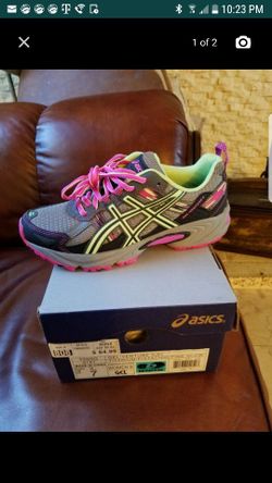 Brand New woman's Asics size 7