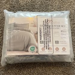 3 Pc Gray  Queen Duvet Set Includes 2 Pillow Cases, New In Bag, 