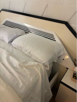 80d Italian Postmodern White Lacquer Queen Platform Bed