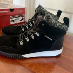 Women Winter  Shoes / Boots . Size 9 . New . 