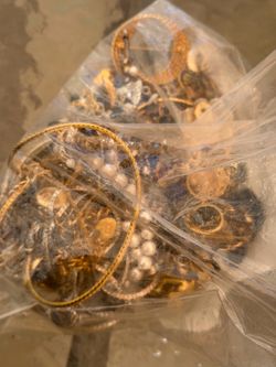 Mixed lot of jewelry
