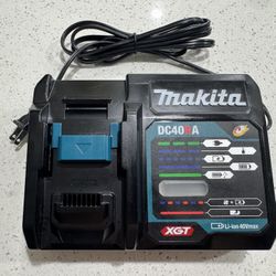 Makita DC40RA 40V Fast Charger