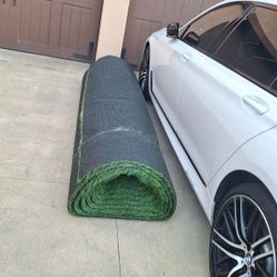 Zacate Artificial Grueso 9'x47' 