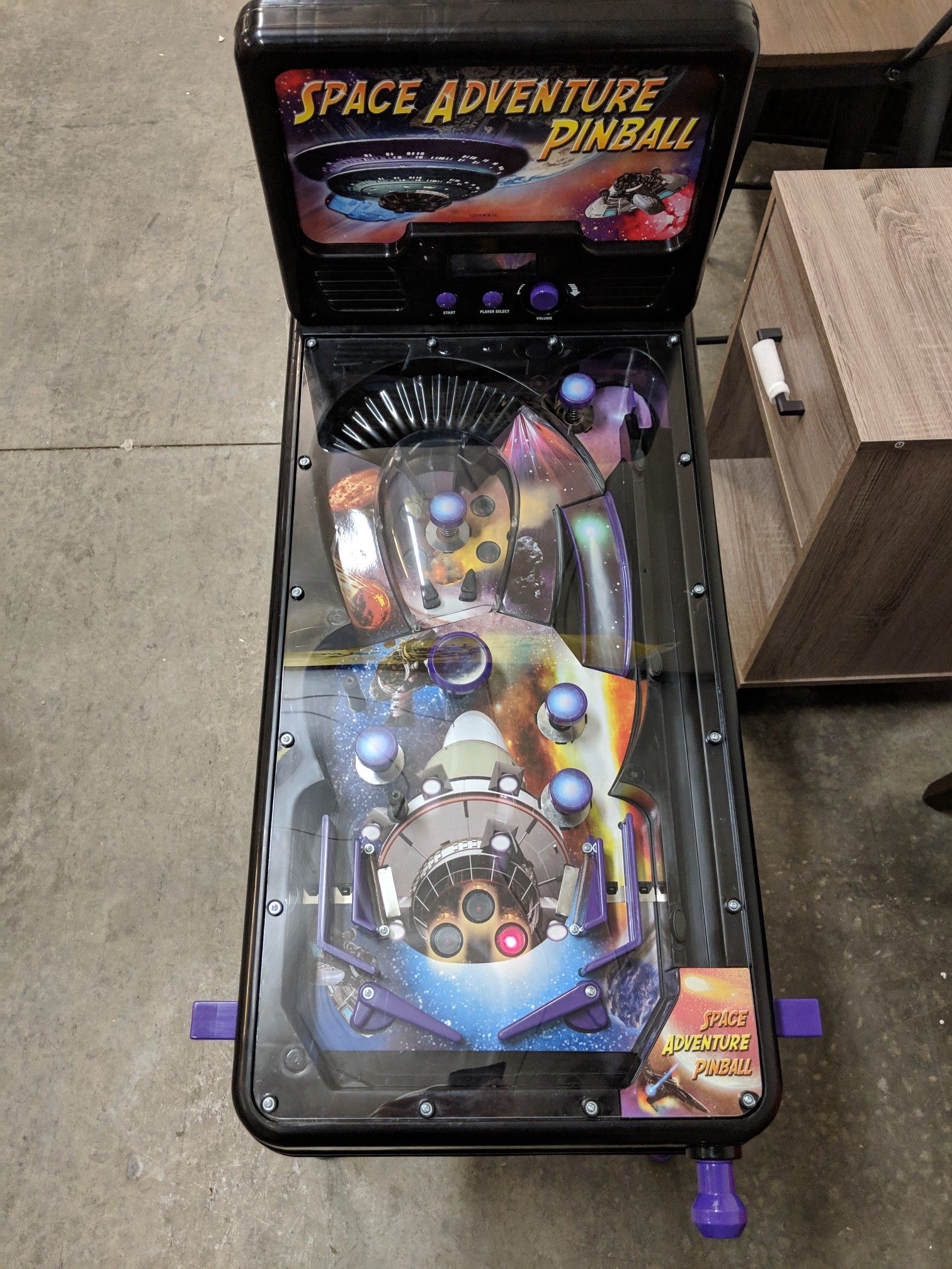 Space adventure pinball machine
