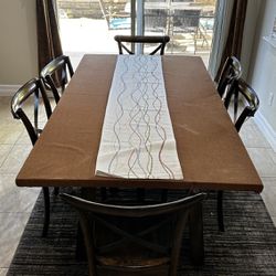 Dining table w/ chairs 