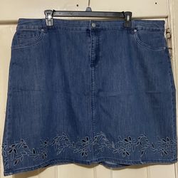 WESTPORT Women’s Blue Denim Skirt Embroidered Floral Cut Out Medium Wash Sz 24