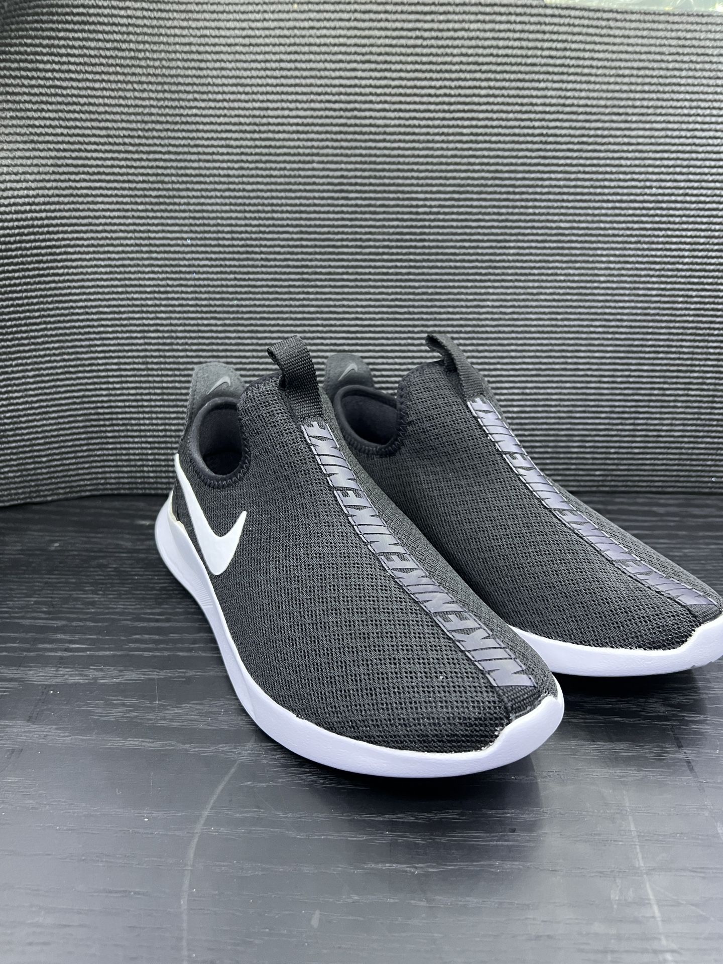 Nike Slips