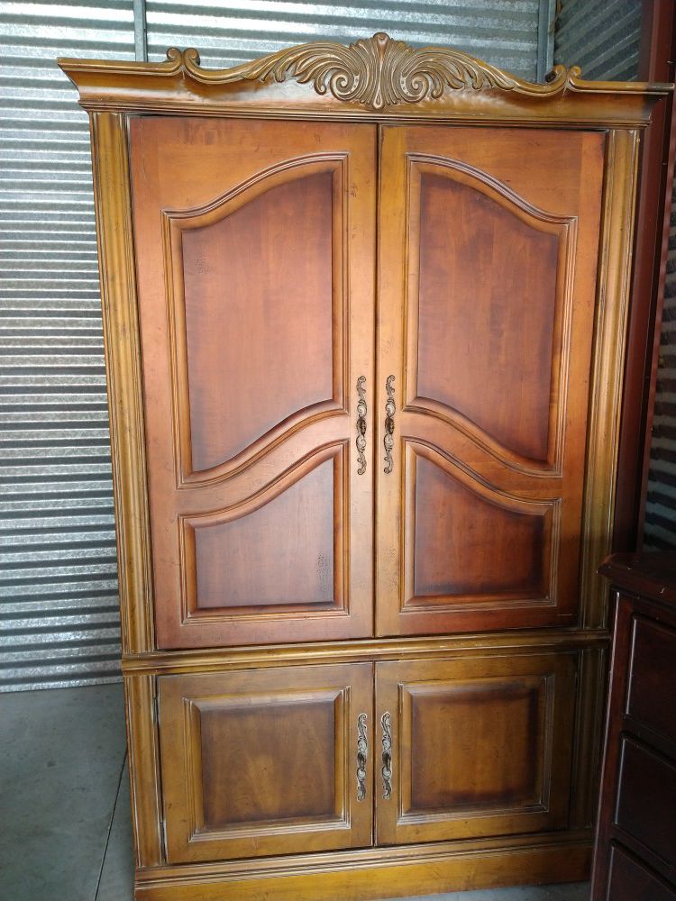Vintage wood armoire / entertainment center