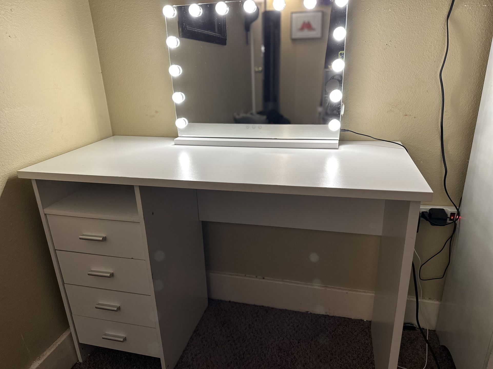 White Vanity Desk And Mirror 