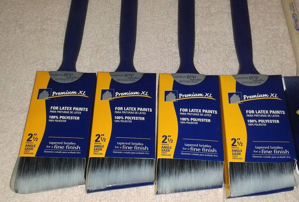 8 SHERWIN WILLIAMS Paint Brushes (2.5" + for Sale in Aspen Hill, MD