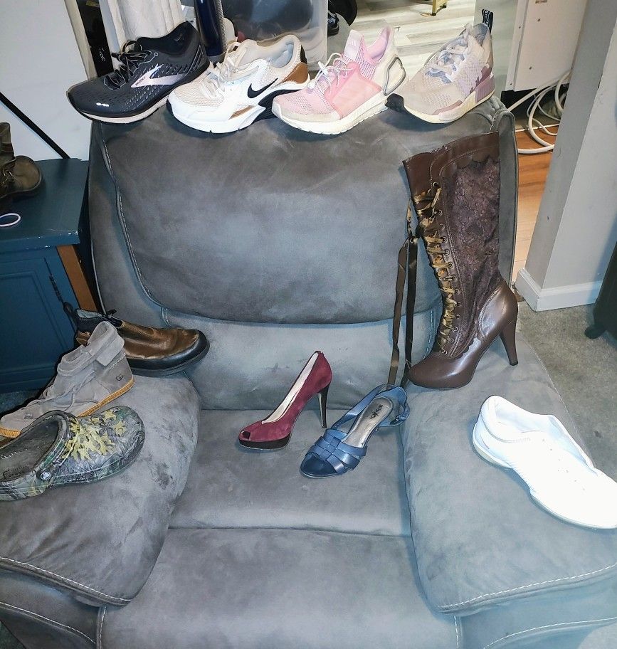 11 Pair Of Women's Size 8 Shoes