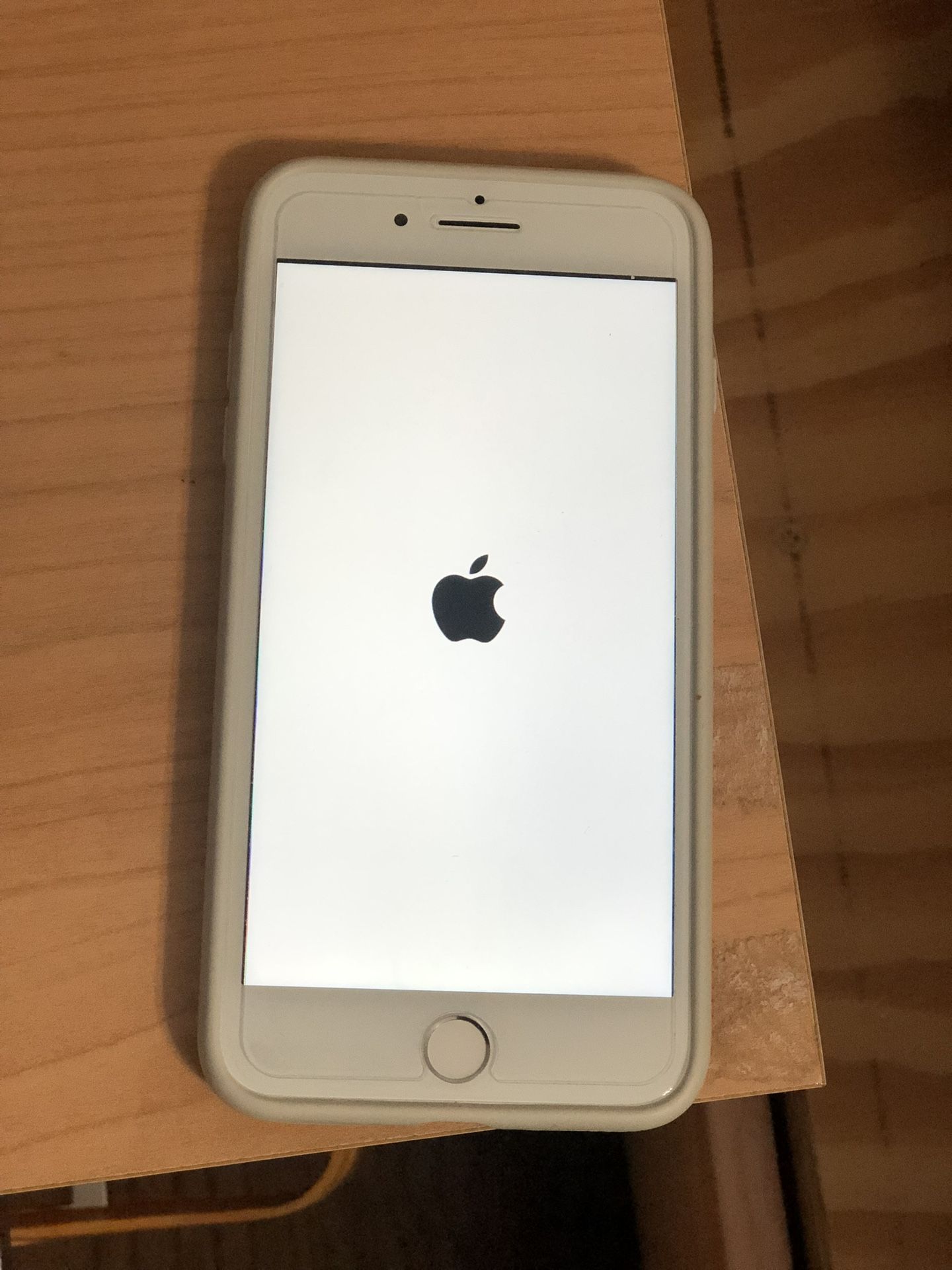 Iphone 8 plus 256gb unlock from apple store , everything is working good and good condition,fringes print not working anymore,only lock with #.